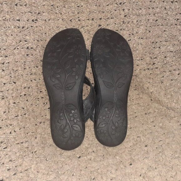 KEEN-Black Leather Sandals-Cut-Out-5488-Mini Wedge-Sz 10-Excellent - Picture 7 of 7